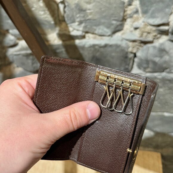 Louis Vuitton Vintage Damier Ebene 4 Key Holder - Picture 13 of 14